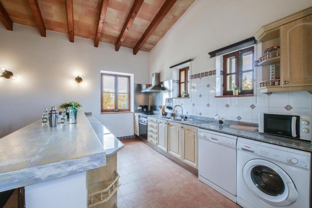 Kuchyň nebo kuchyňský kout v ubytování Finca Calderitx