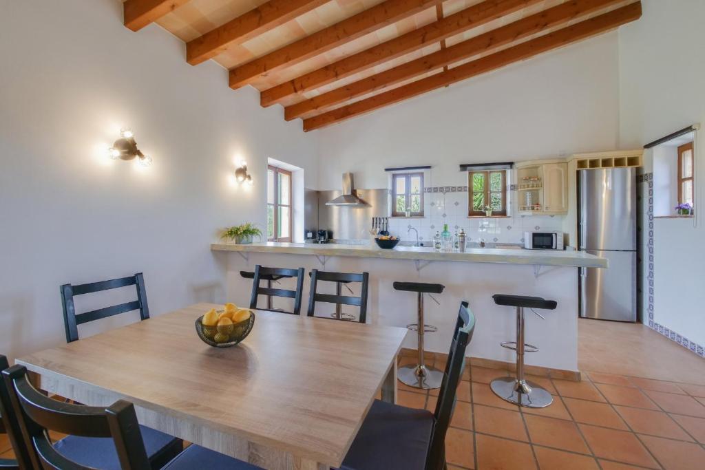 Kuchyň nebo kuchyňský kout v ubytování Finca Calderitx