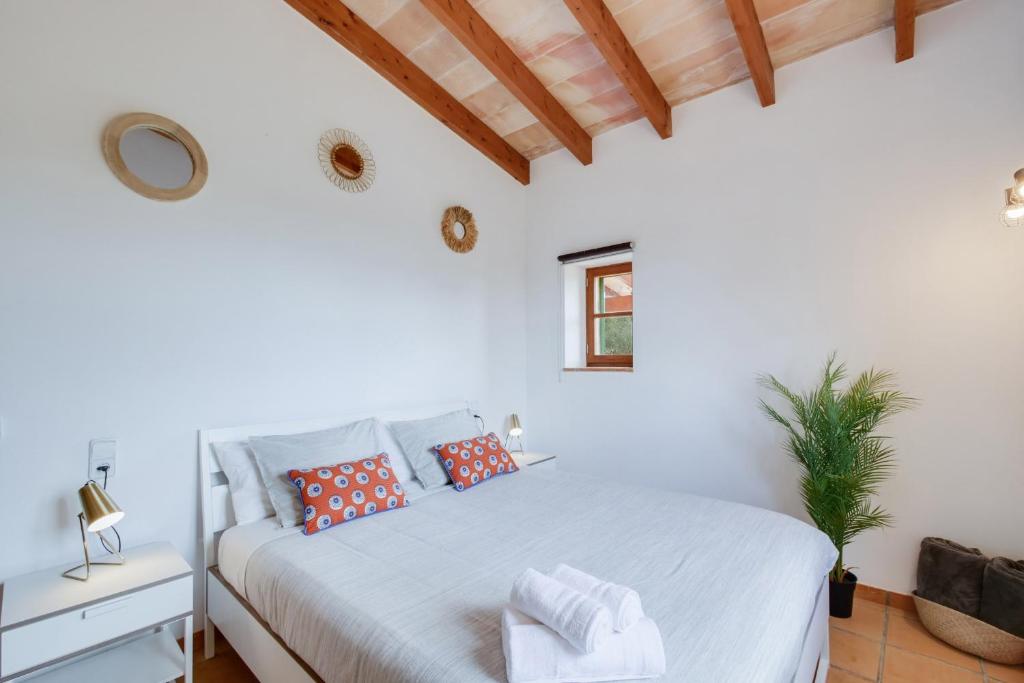 Postel nebo postele na pokoji v ubytování Finca Calderitx
