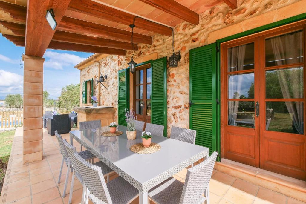 Balkón nebo terasa v ubytování Finca Calderitx