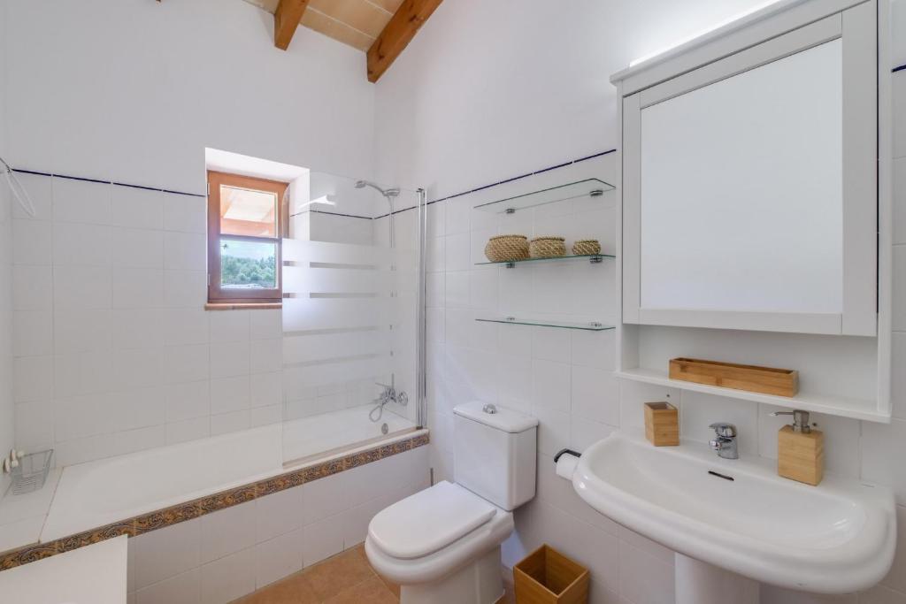 Koupelna v ubytování Finca Calderitx