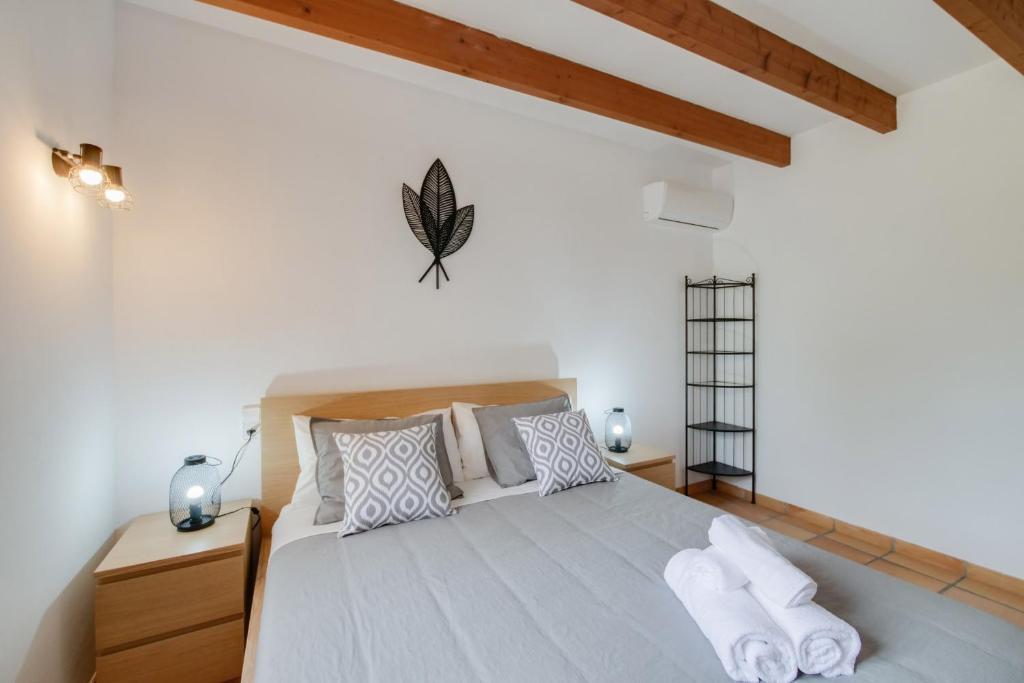 Postel nebo postele na pokoji v ubytování Finca Calderitx