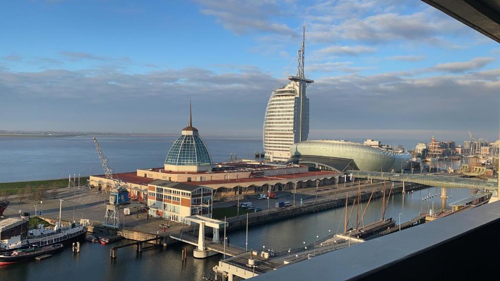 a view of a city with a tall building at Ferienwohnung Havenwelten in Bremerhaven
