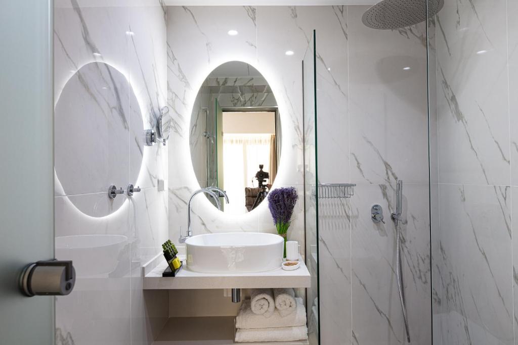 A bathroom at Sea View Suite "Hara" - Adults Only