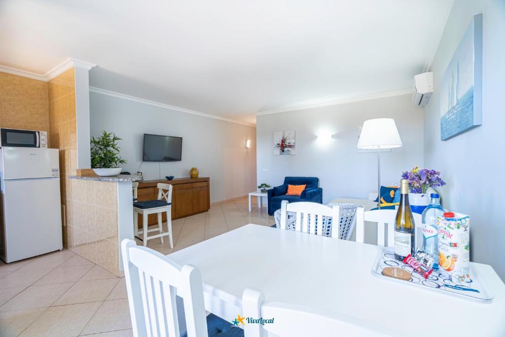 Kuchyň nebo kuchyňský kout v ubytování Vila da Praia - Apartamento Viva Local