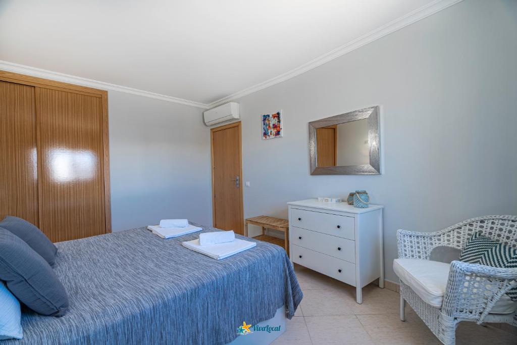 Postel nebo postele na pokoji v ubytování Vila da Praia - Apartamento Viva Local