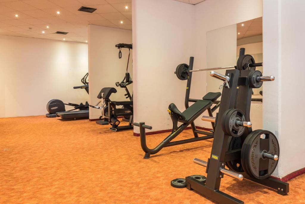 Fitness centrum a/nebo fitness zařízení v ubytování MASLINICA Narcis Hotel