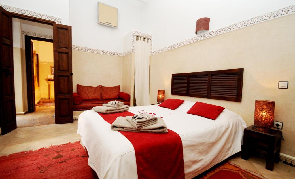 Postel nebo postele na pokoji v ubytování Riad Elias & Spa