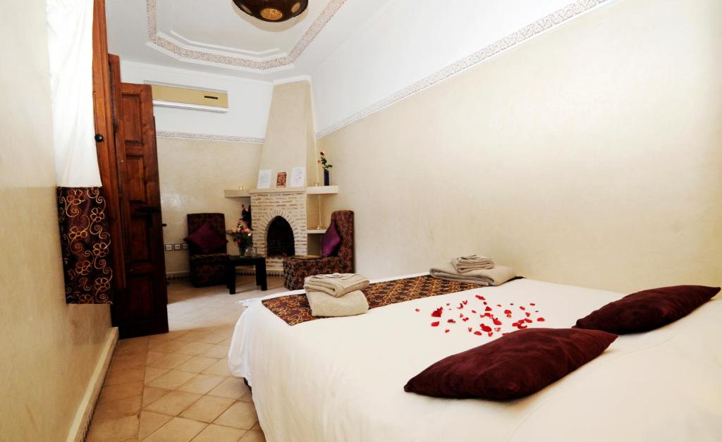 Postel nebo postele na pokoji v ubytování Riad Elias & Spa