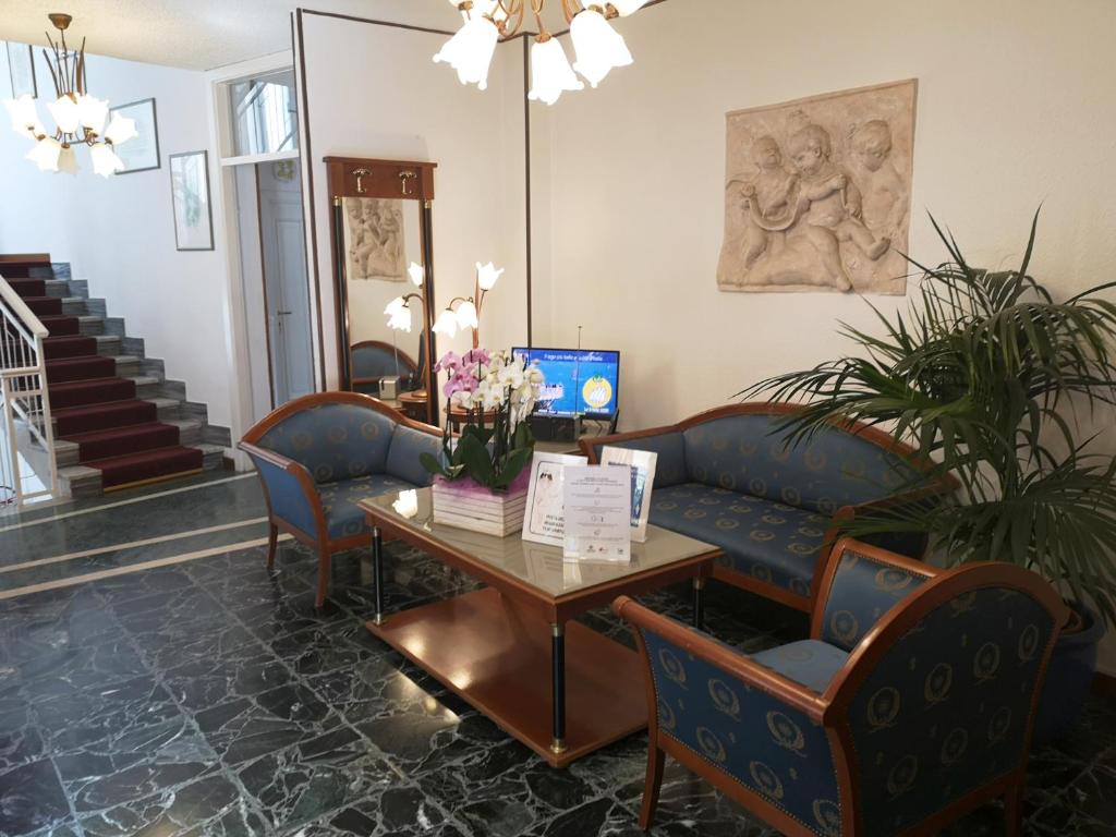 a waiting room with a couch and a table at Hotel Villa Margherita in Limone sul Garda