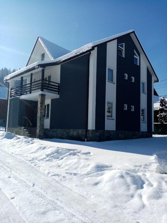 Το κτήριο όπου στεγάζεται  το διαμέρισμα