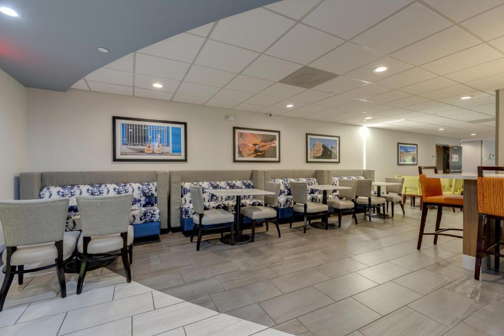 Alexis Inn and Suites Hotel photo