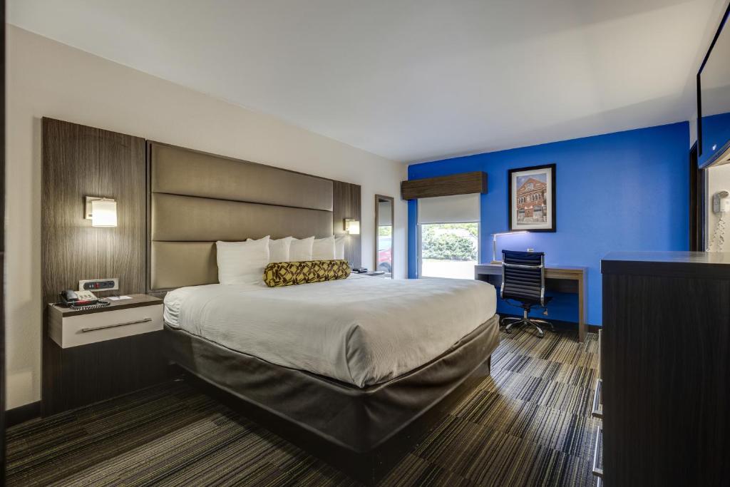 Alexis Inn and Suites Hotel - King Room