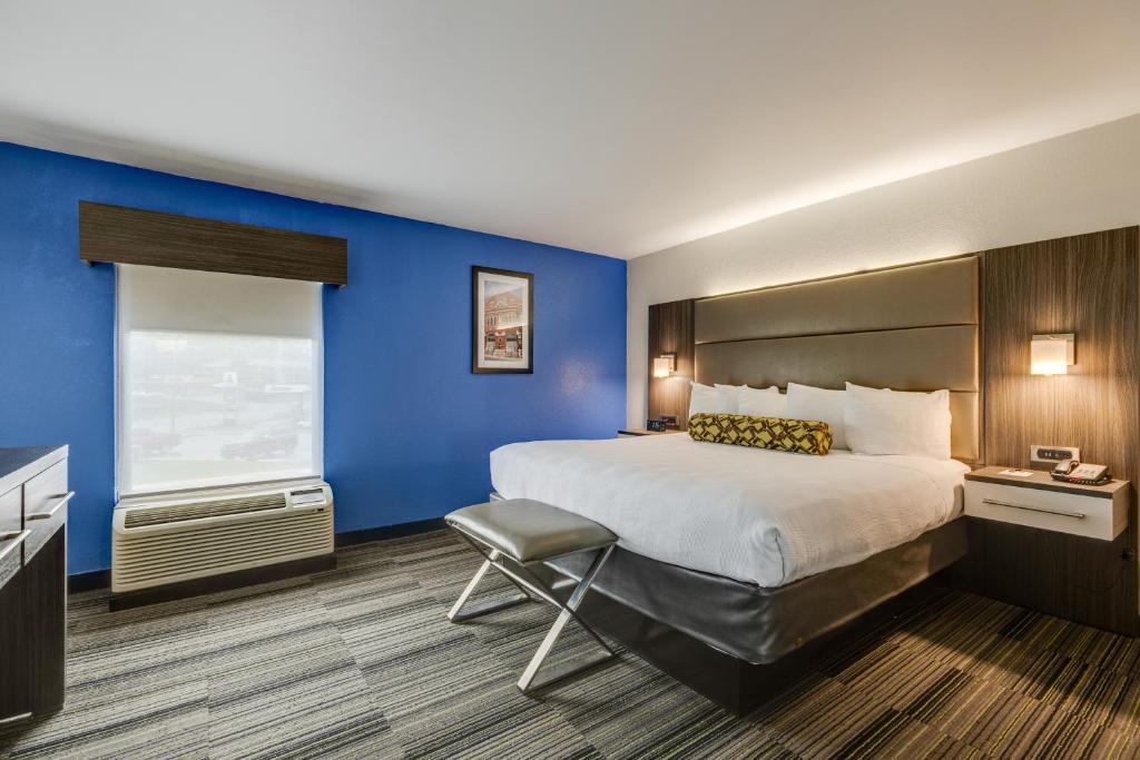 Alexis Inn and Suites Hotel - King Room - Disability Access/Non-Smoking