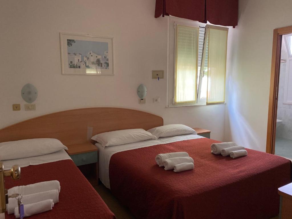 A bed or beds in a room at Hotel Chery