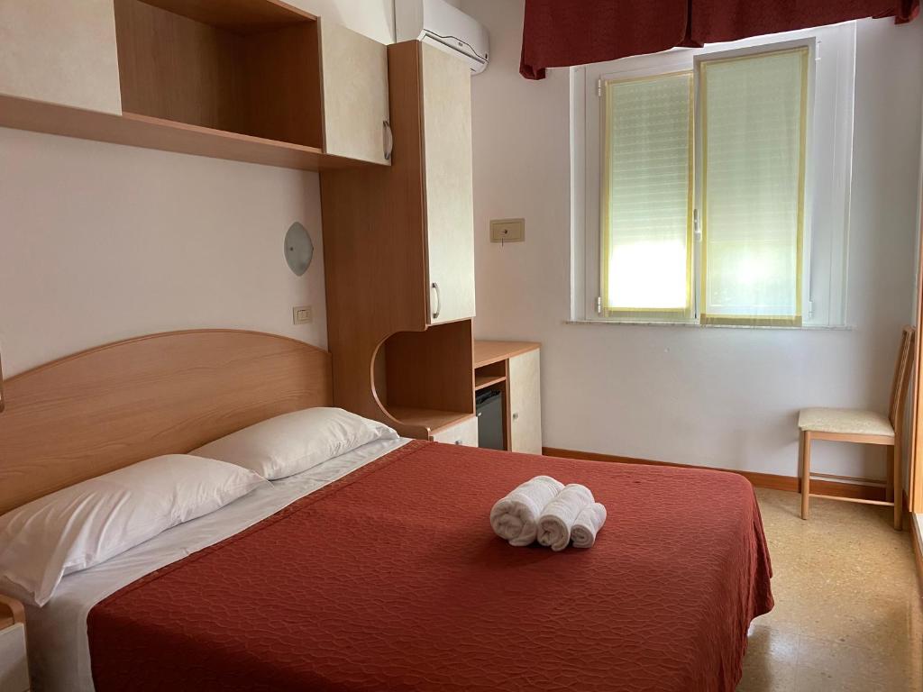 A bed or beds in a room at Hotel Chery