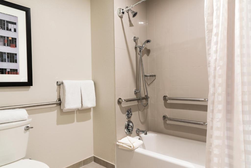 Hyatt House Austin/Downtown - 