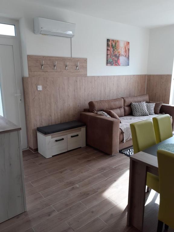 Posedenie v ubytovaní Rózsadomb apartman