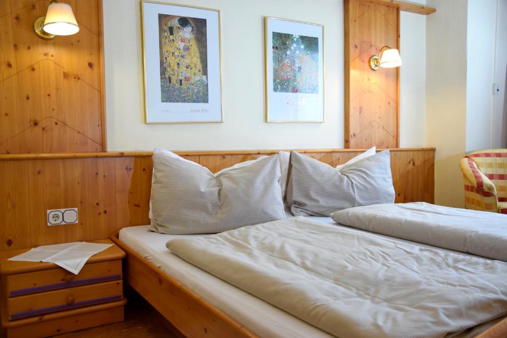 Postel nebo postele na pokoji v ubytování Rathskeller Weitra