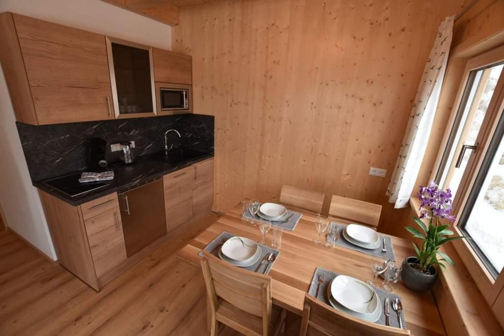 Virtuve vai virtuves zona naktsmītnē Ferienwohnungen Kalss nahe Altaussee