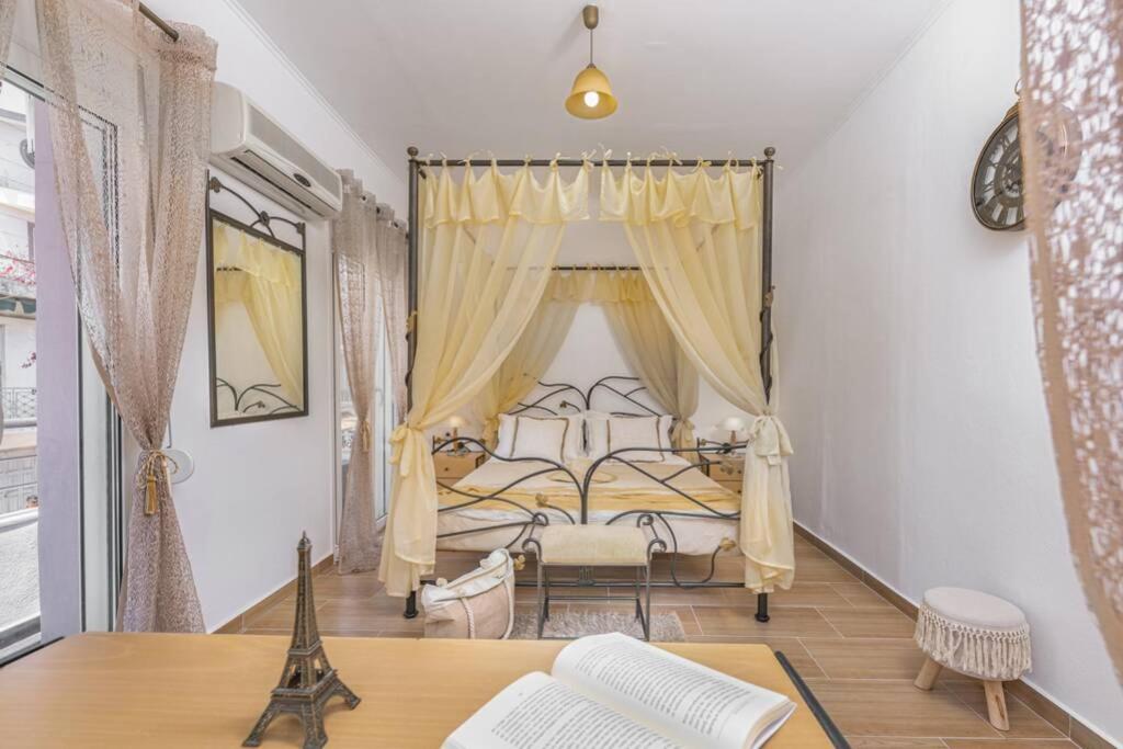 Posteľ alebo postele v izbe v ubytovaní Dennis City Center Elegant Apartment (2)