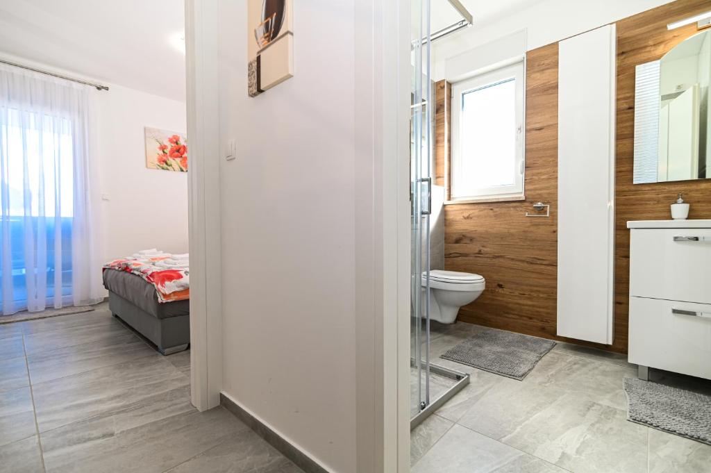 Kúpeľňa v ubytovaní Luxury apartment with swimming pool Ana