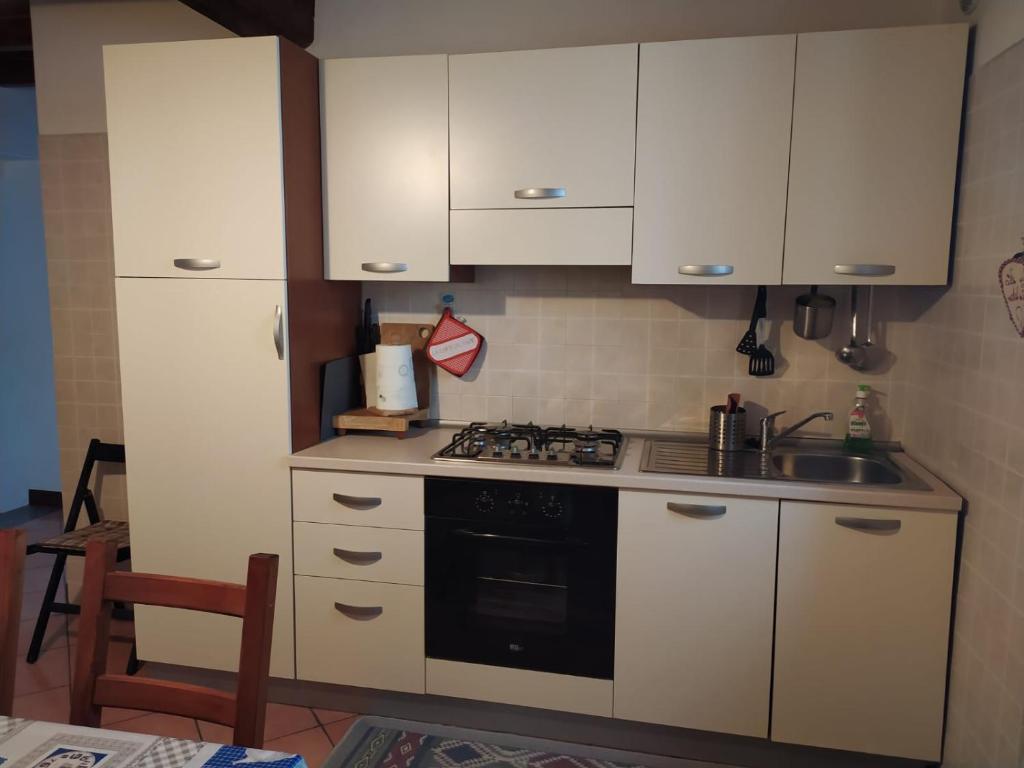 Kuchyň nebo kuchyňský kout v ubytování La corte del pane