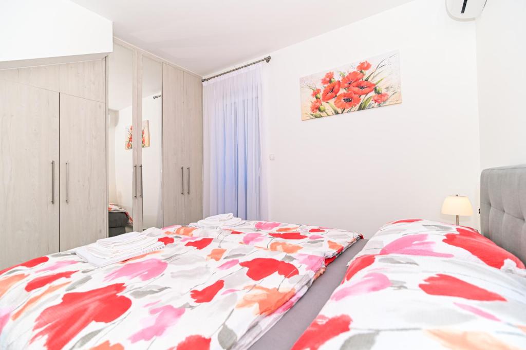 Posteľ alebo postele v izbe v ubytovaní Luxury apartment with swimming pool Ana