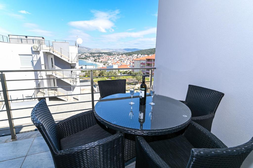 Balkón alebo terasa v ubytovaní Luxury apartment with swimming pool Ana