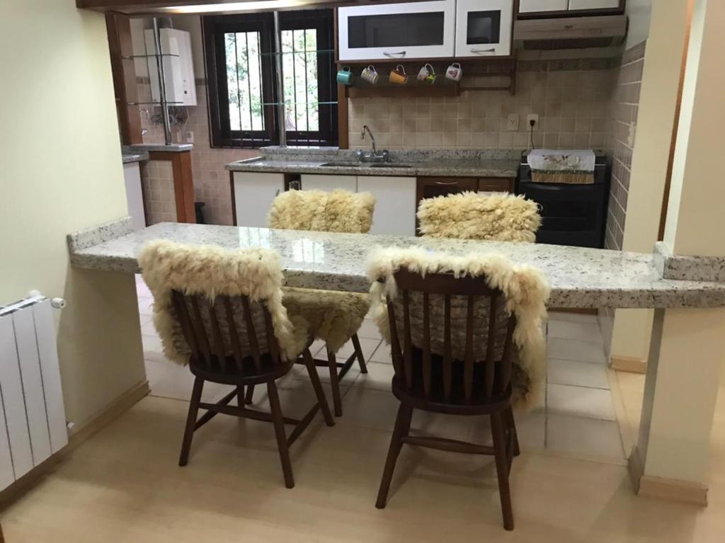 Charme Apartamento Centro de Gramado (600 metros da rua coberta)  Charme Apartamento Centro de Gramado (600 metros da rua coberta)