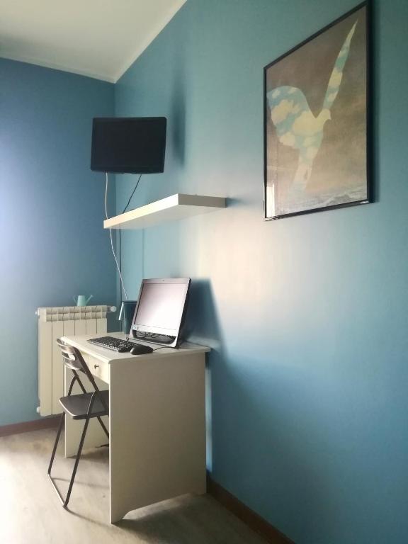 Telewizja i/lub zestaw kina domowego w obiekcie Romanina Appartamento Giuland