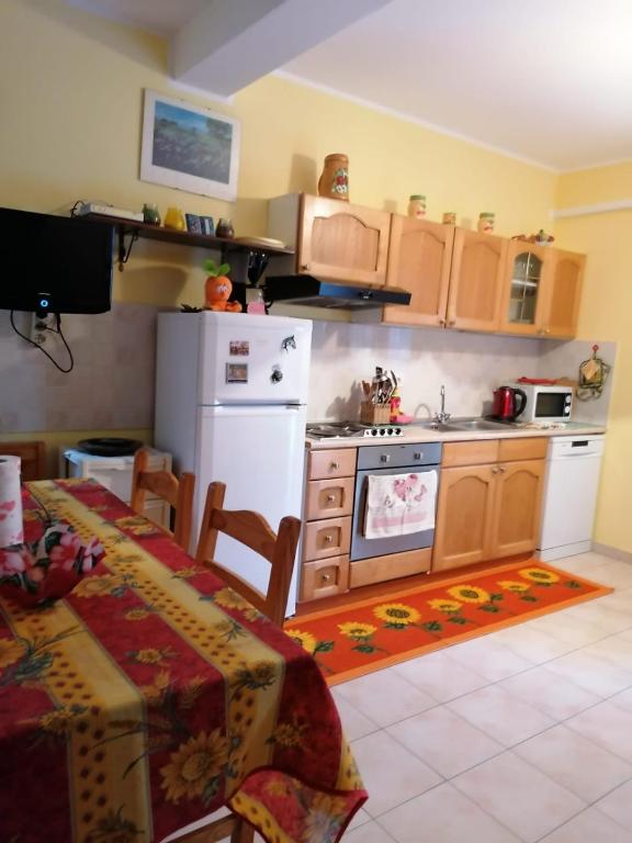 Kuchnia lub aneks kuchenny w obiekcie Lovran holiday at the beach with your dog