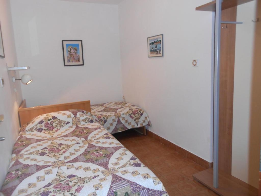 Posteľ alebo postele v izbe v ubytovaní Kuca Vodice (3420)
