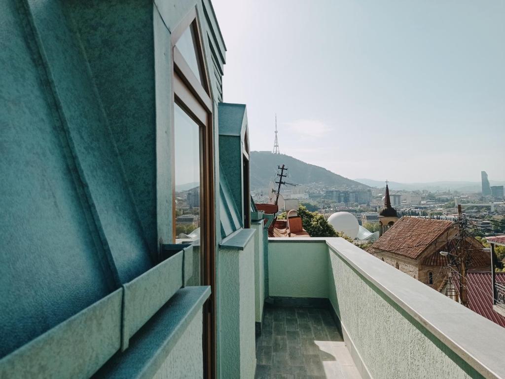 Nespecifikovaný výhled na hory nebo výhled na hory při pohledu z hotelu