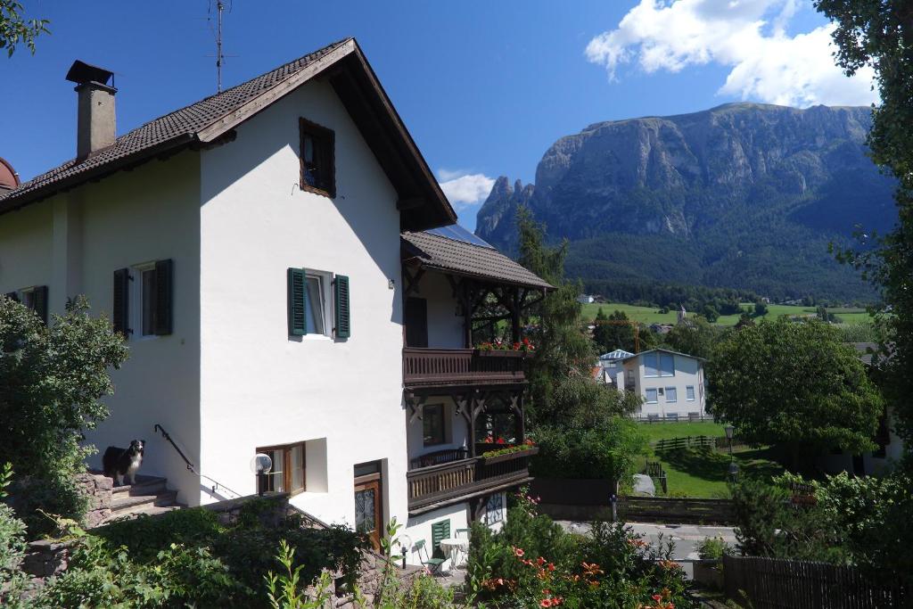a white house with a mountain in the background at Apartments Garni Steffi in Völs am Schlern