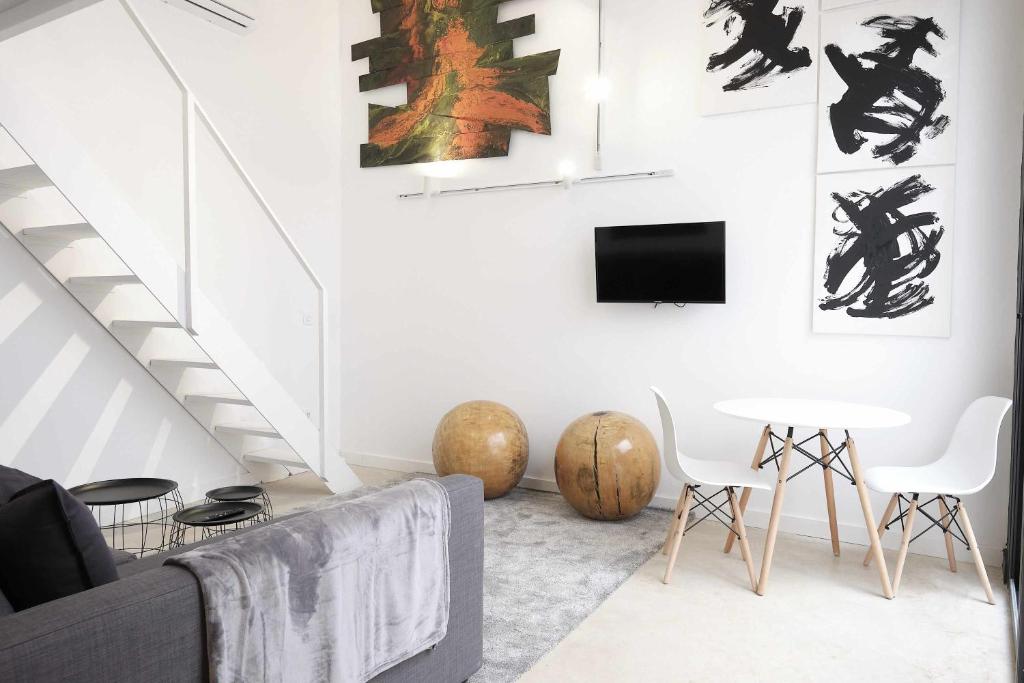 TV a/nebo společenská místnost v ubytování Alandalus Modern