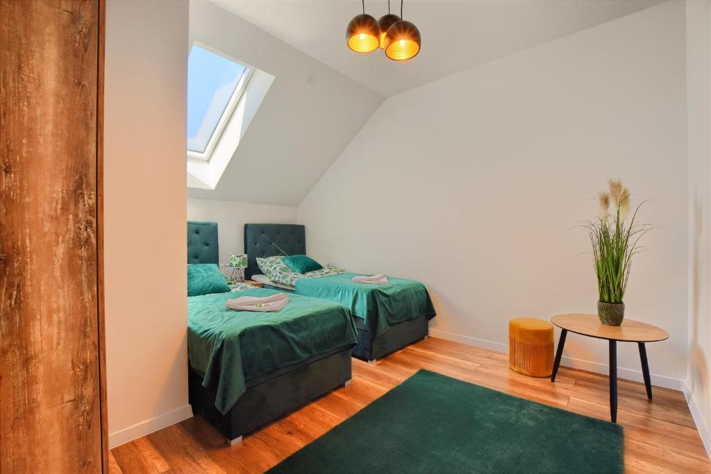 Posteľ alebo postele v izbe v ubytovaní Dom w Milówce - Apartamenty na Kowolu