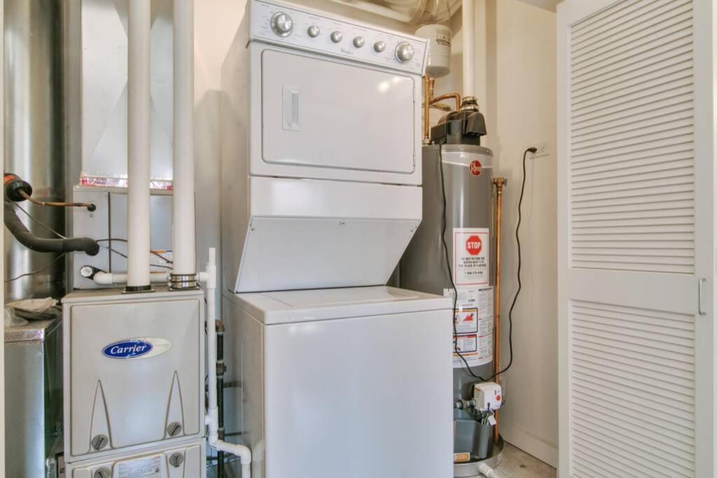 a kitchen with a white stove and a refrigerator at West Loop 1BR Apartment with In-Unit Laundry - Lake 301 rep in Chicago