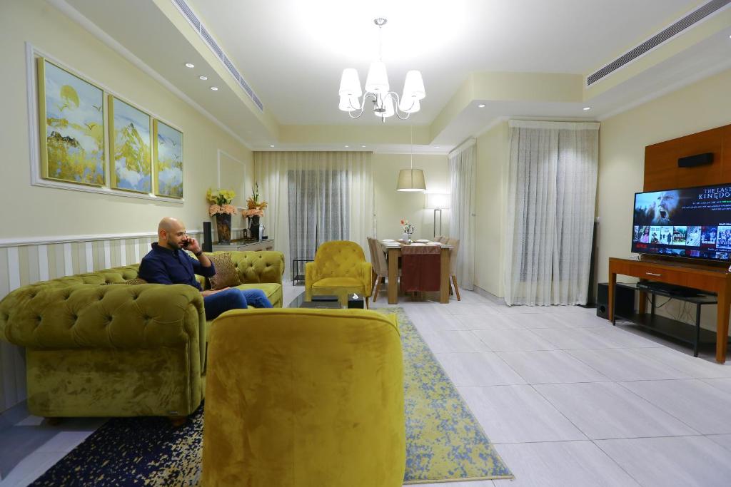 TV a/nebo společenská místnost v ubytování Lotaz Hotel Apartments - Al Salamah