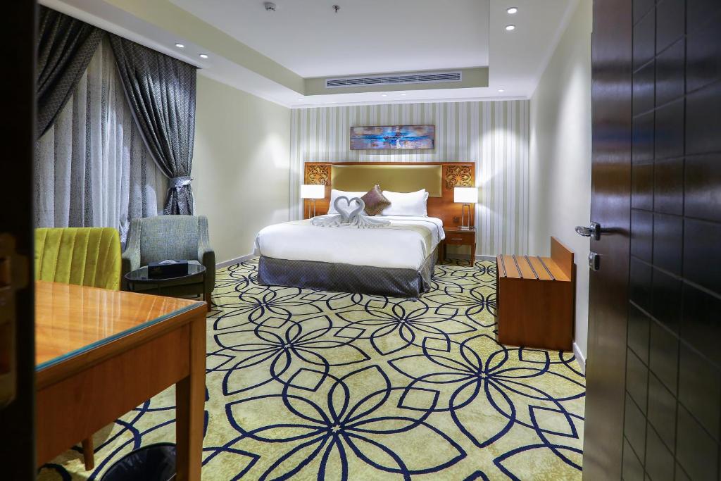 Postel nebo postele na pokoji v ubytování Lotaz Hotel Apartments - Al Salamah