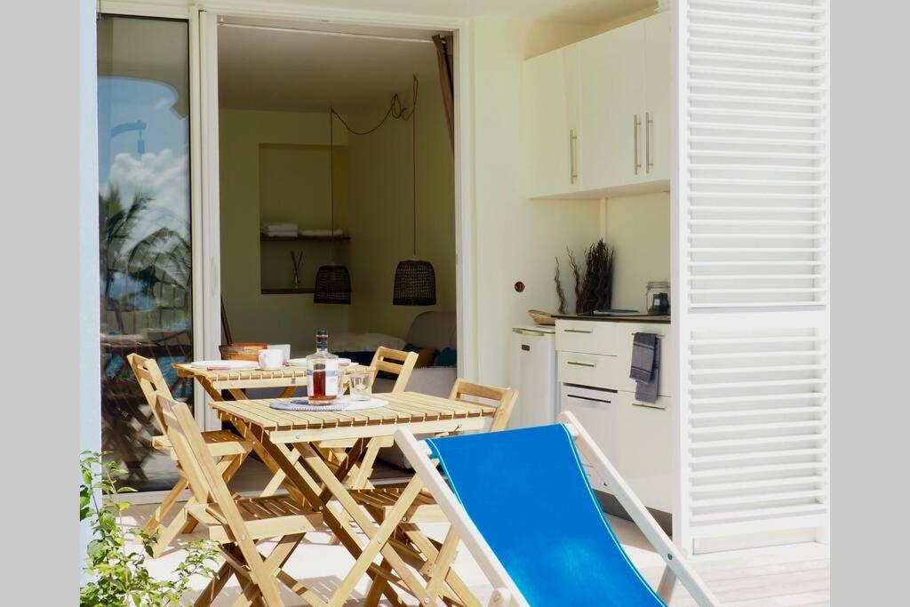 Kuchyň nebo kuchyňský kout v ubytování Studio Cocooning Diamond - Piscine et Terrasse vue mer
