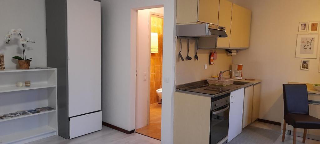 A kitchen or kitchenette at Anna's Home ☆