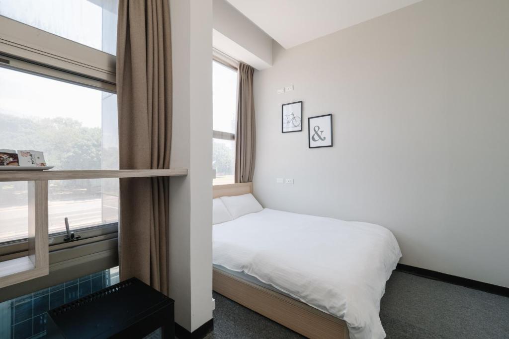 Postel nebo postele na pokoji v ubytování CJ Hotel
