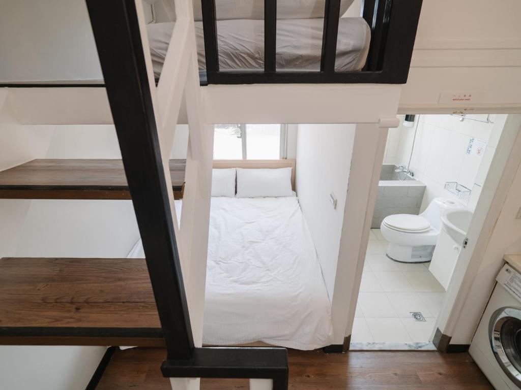 Koupelna v ubytování CJ Hotel