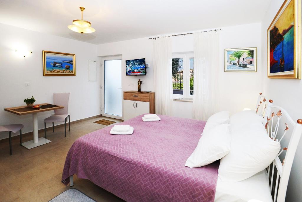 Nika Family Apartments - 8