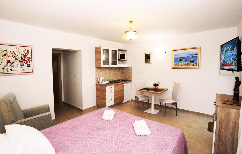 Nika Family Apartments - 9