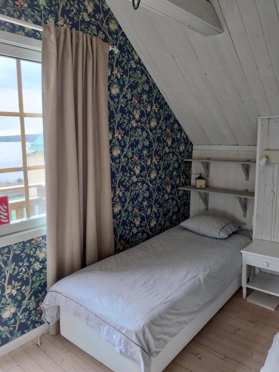 Postel nebo postele na pokoji v ubytování Vandrarhemmet Tallbacka/Ängelsberg Hostel