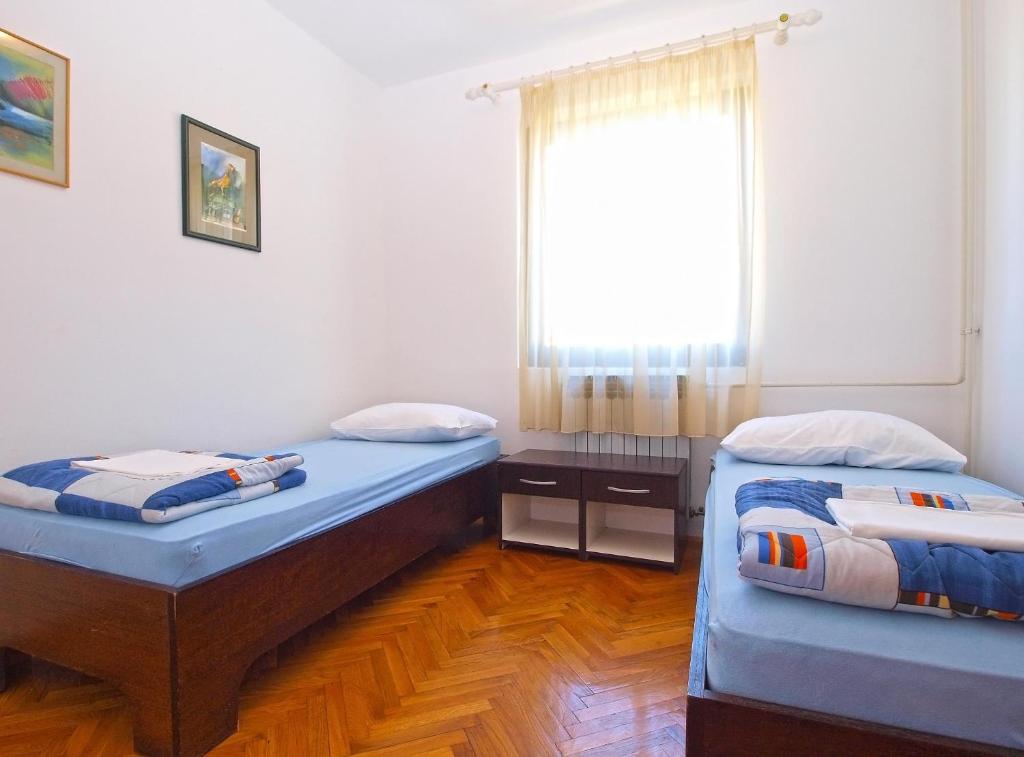 Postel nebo postele na pokoji v ubytování Apartments Puntizela 727