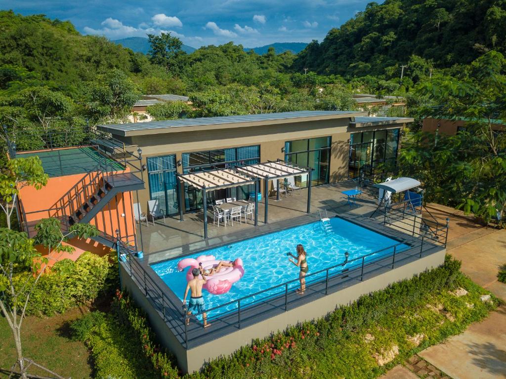 Bazén v ubytování The X10 private pool villa khaoyai SHA Certified เขาใหญ่ nebo v jeho okolí