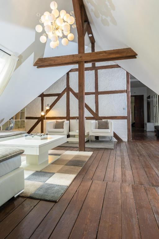 a living room with wooden floors and a chandelier at Ferienwohnung am KunstTurm in Weimar